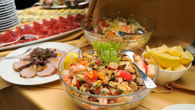膨化食品保质期揭秘：标准解读与品牌对比