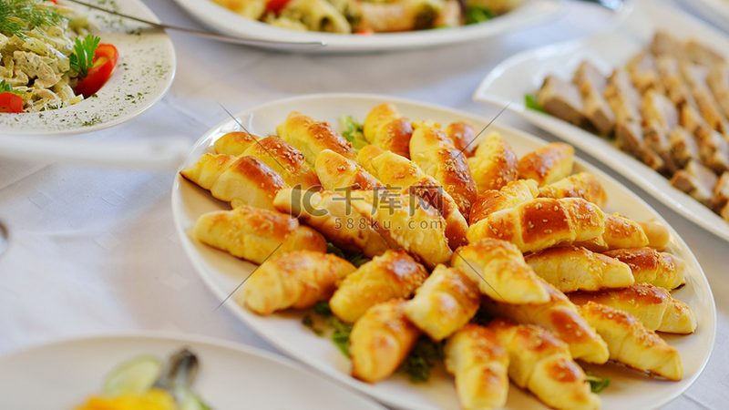 面对众多品牌，消费者在选购时可以从以下几个方面进行判断：